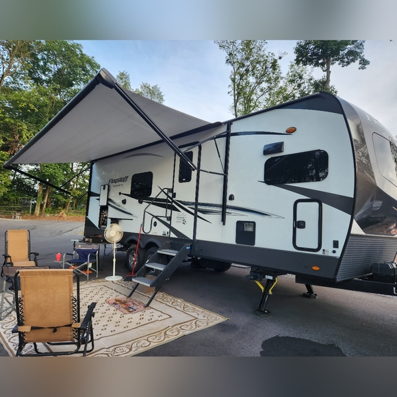 Meet your Posher, Pam. I WILL ACCEPT ANY REASOABLE OFFER - Picture 11 of 13